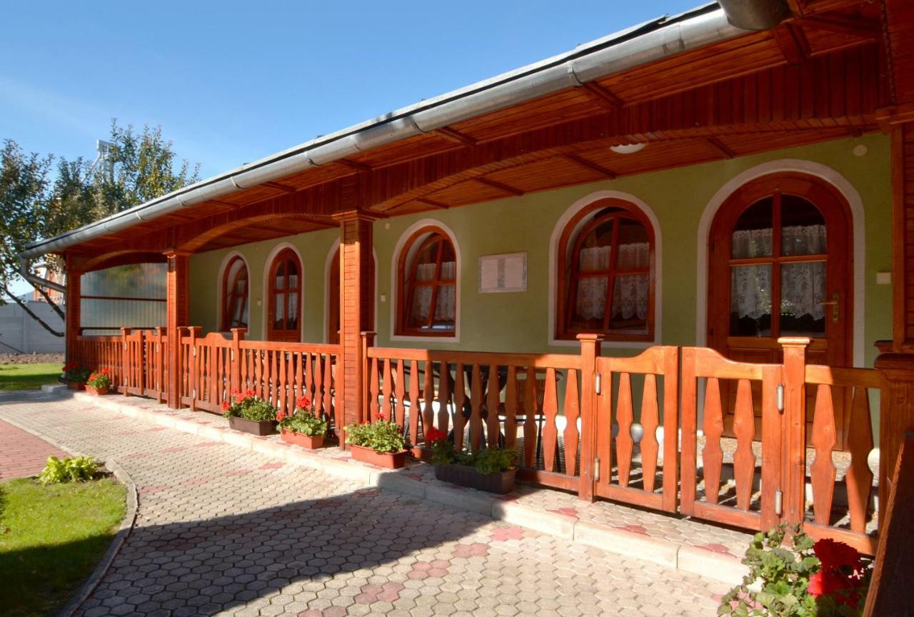 Apartman Pri Zamocku Bešeňová エクステリア 写真