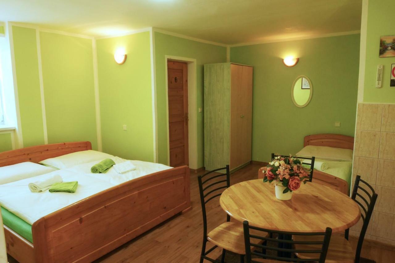 Apartman Pri Zamocku Bešeňová エクステリア 写真