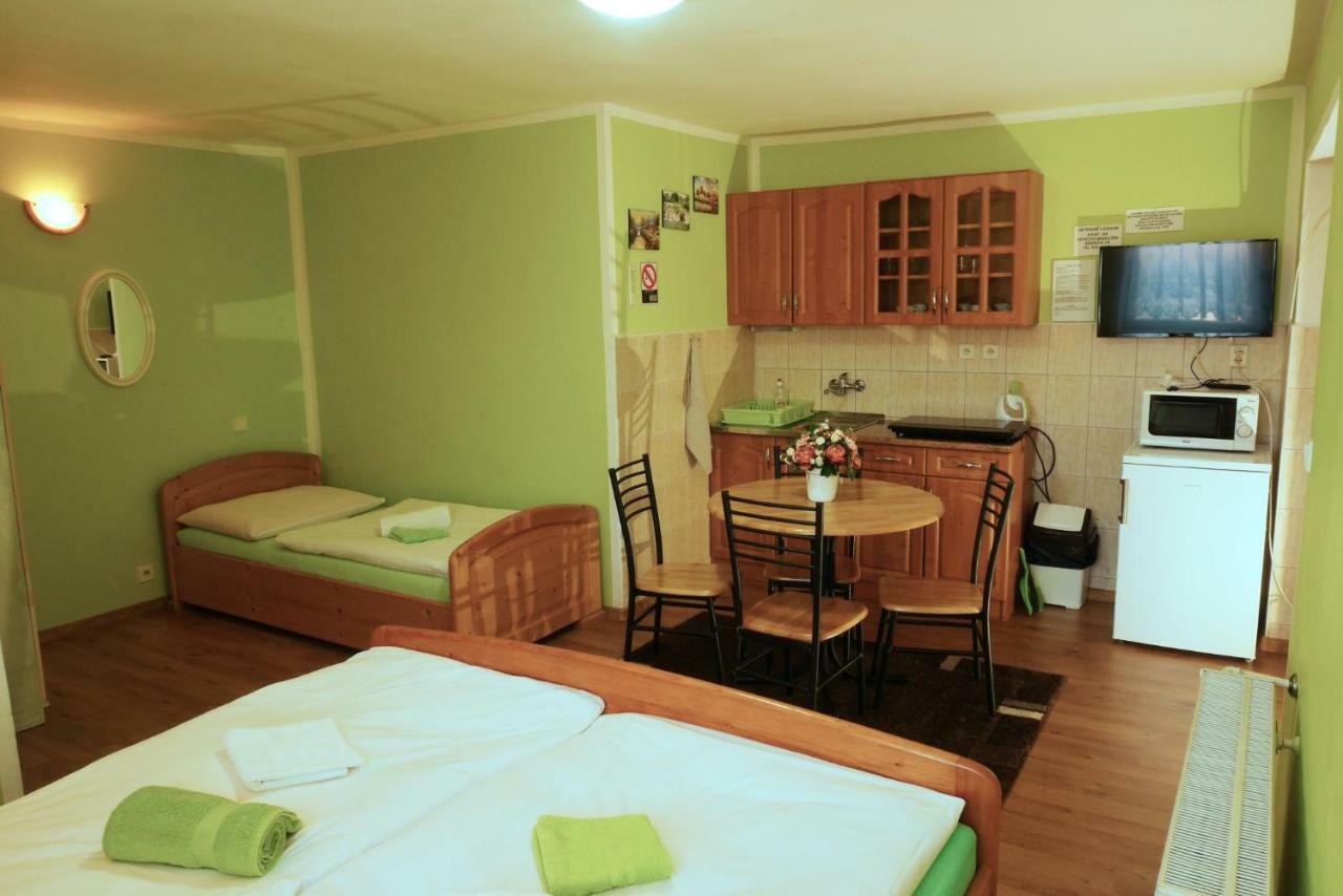Apartman Pri Zamocku Bešeňová エクステリア 写真